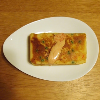 玉子焼きフライパンで作るカラフルな四角いパンケーキ